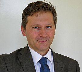 Dr. Oertel, Kultusministerium, leitete das diesjährige Abitur